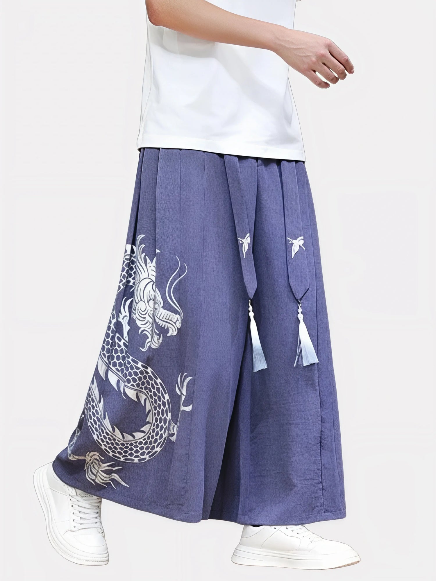 Vue arrière du pantalon kimono violet homme, tissu fluide et mouvement naturel pour un confort quotidien.