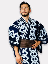 kimono en soie avec design floral japonais