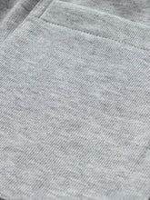 Détail de la matière du pantalon japonais homme Hikari gris, textile souple style streetwear japonais