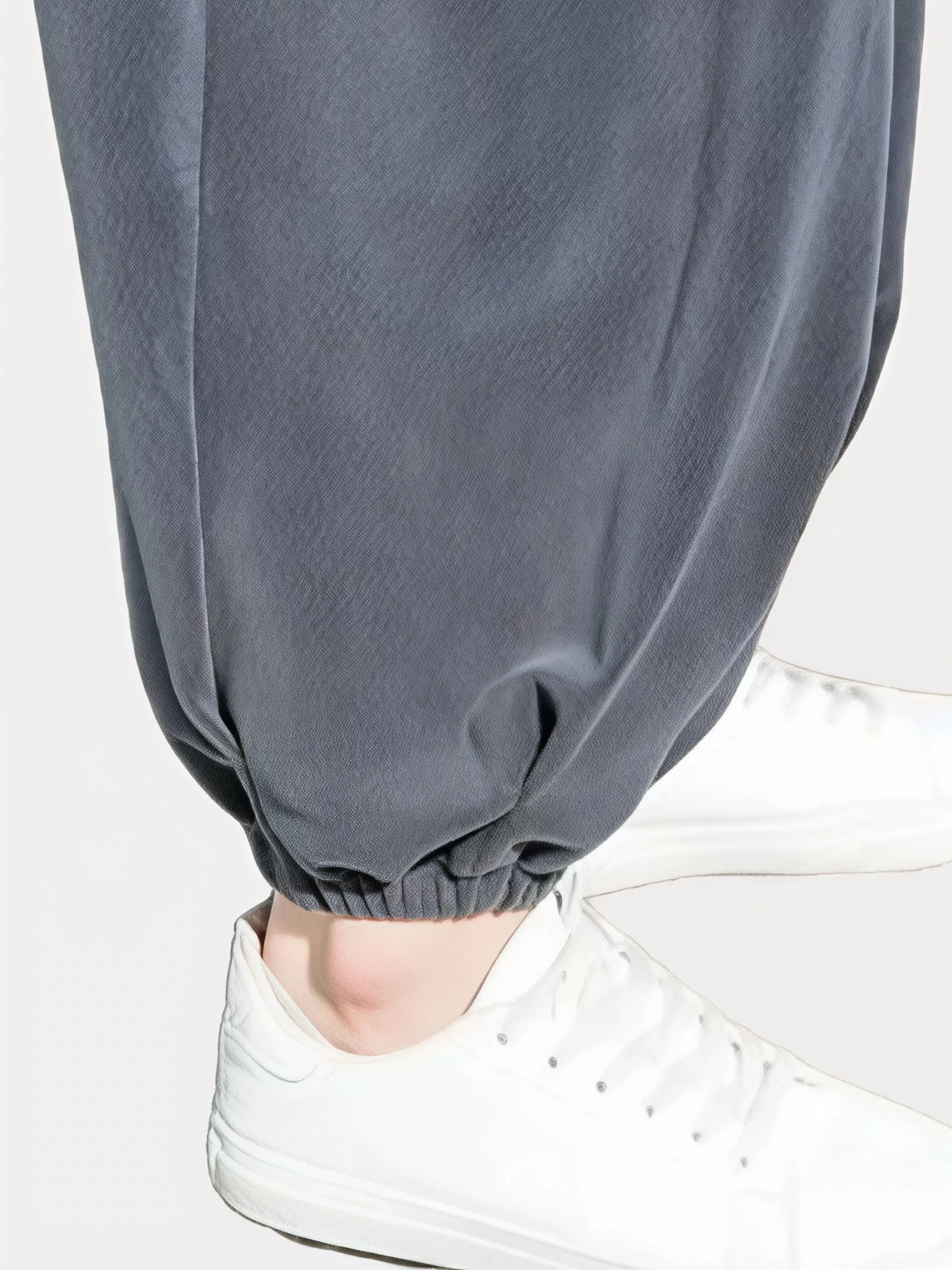 pantalon japonais homme Kurozen gris détail du bas resserré à la cheville