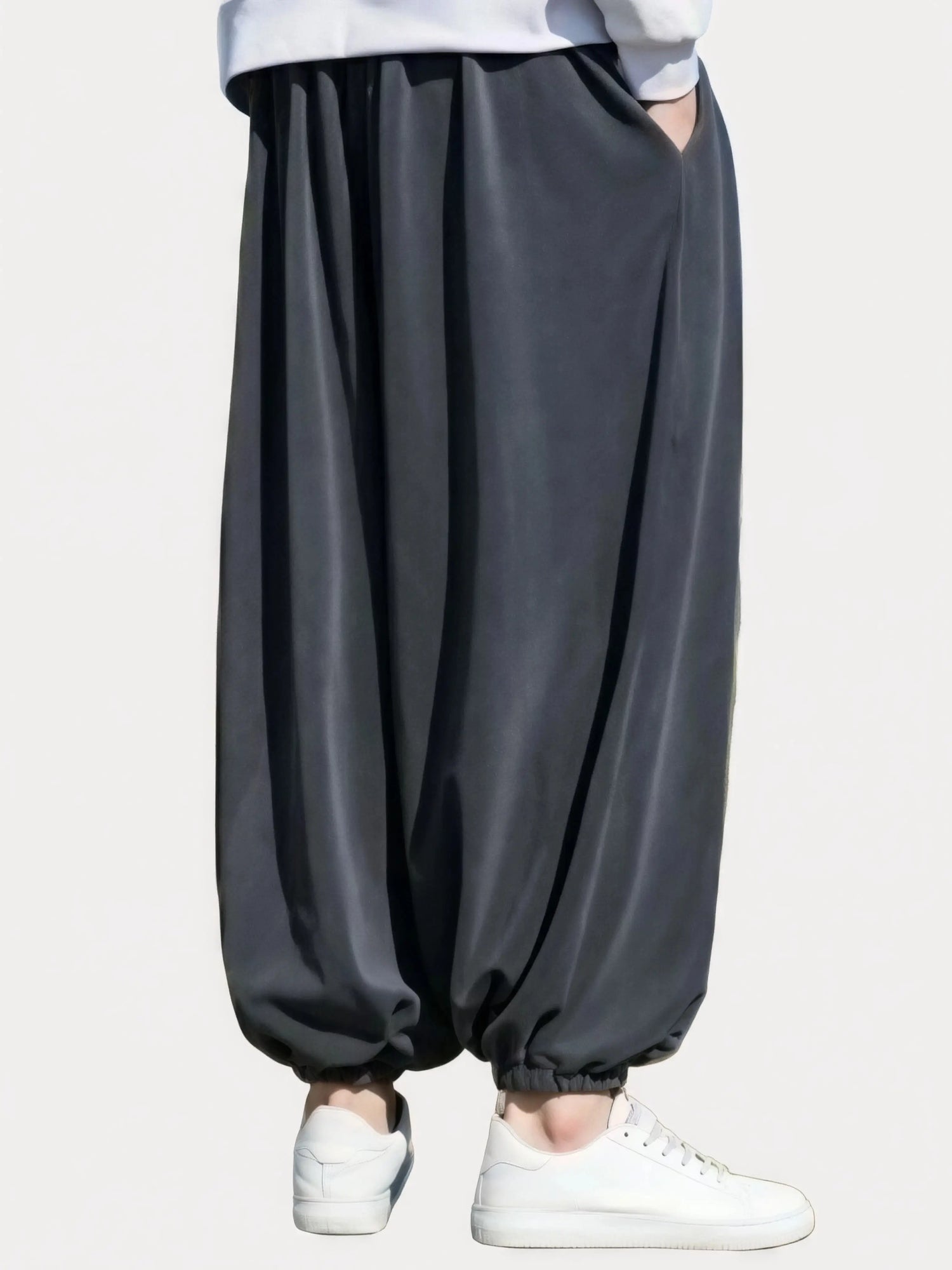 pantalon japonais homme Kurozen gris coupe ample vue de profil