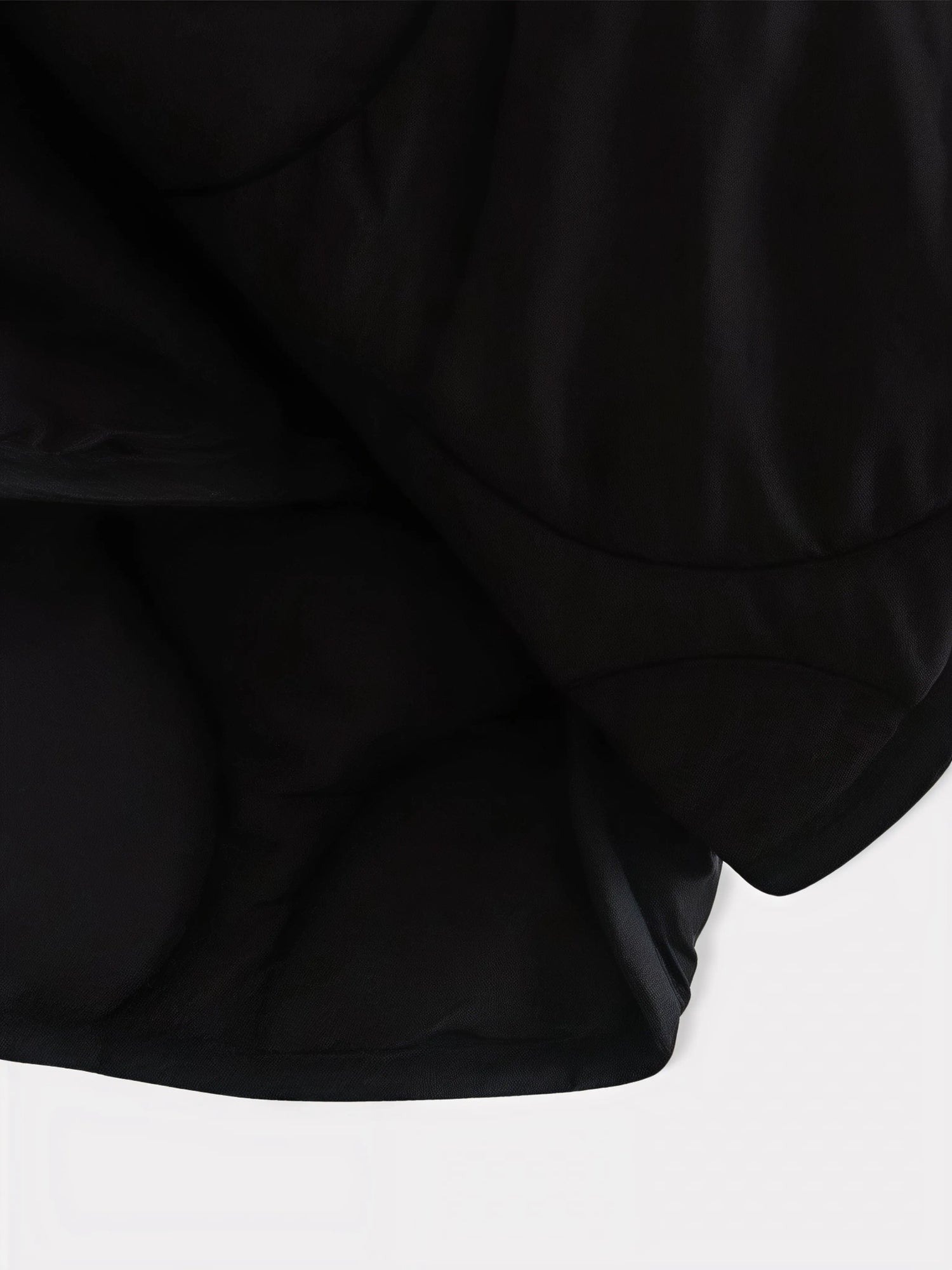 Détail du tissu matelassé noir de la veste kimono hivernale Winter Eclipse.