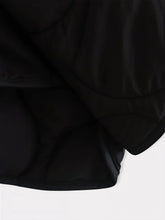 Détail du tissu matelassé noir de la veste kimono hivernale Winter Eclipse.