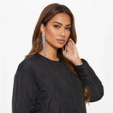 Veste kimono hivernale noire portée, modÚle Winter Eclipse en vue portrait.