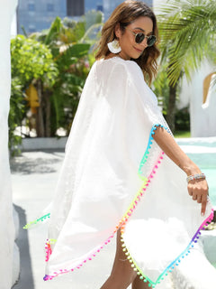 kimono de plage blanc bohème femme bordures colorées poncho léger été look chic vacances piscine dos fluide
