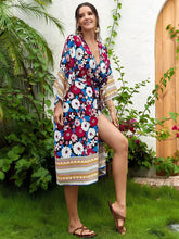 beau kimono de plage avec fleurs