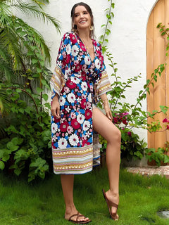 beau kimono de plage avec fleurs