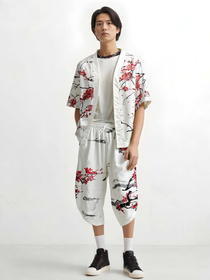 Homme portant un pantalon japonais blanc motif sakura avec coupe ample et style moderne