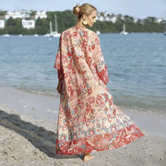 vêtement floral féminin en kimono