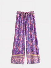 Pantalon de l’Ensemble Kimono Femme Éclat Violet – coupe fluide et ample, motifs floraux violets et roses avec ceinture à cordon et bordures décorées.