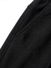 Détail de la poche latérale du jogging japonais homme Kage avec couture discrète et tissu doux
