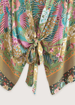 vêtement kimono court motif paon