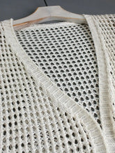 Détail de la maille en résille du kimono de plage bohème blanc, texture légère et ajourée – Lagoon