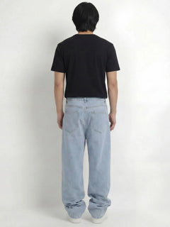 Pantalon baggy streetwear japonais Tokyo Blue pour homme, vue de dos, coupe ample style urbain japonais, denim bleu clair