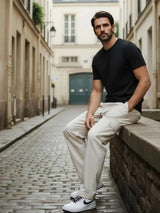 Pantalon japonais cargo homme beige coupe droite porté en tenue urbaine