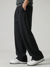 Détail du pantalon casual japonais noir pour homme, coupe large fluide avec tombé élégant sur les jambes