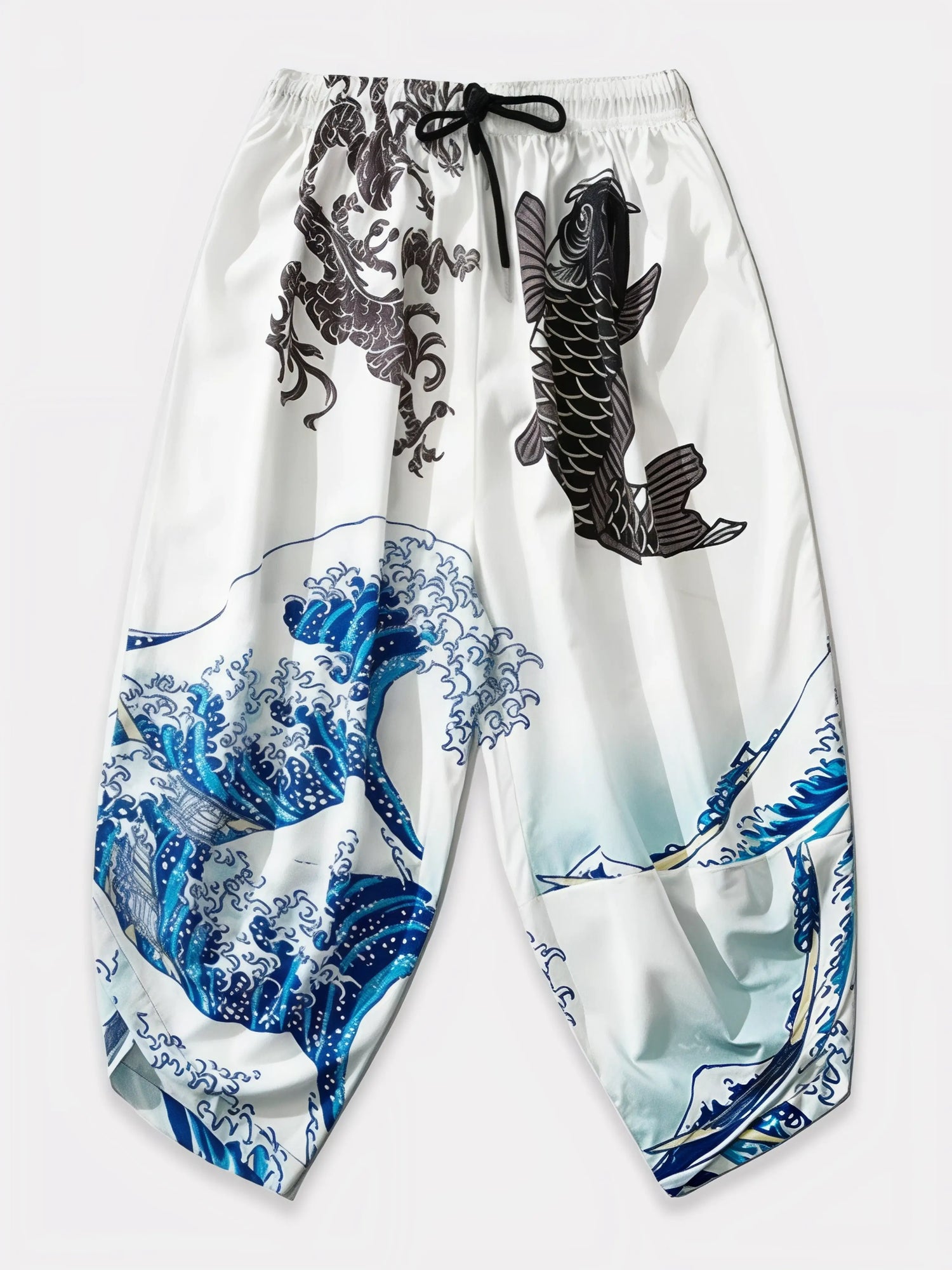 Vue avant du pantalon harem japonais blanc Koiwave avec motif vague, carpe et dragon, style streetwear japonais