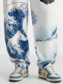 Détail du bas du pantalon harem japonais Koiwave avec motif vague, coupe ample streetwear japonais