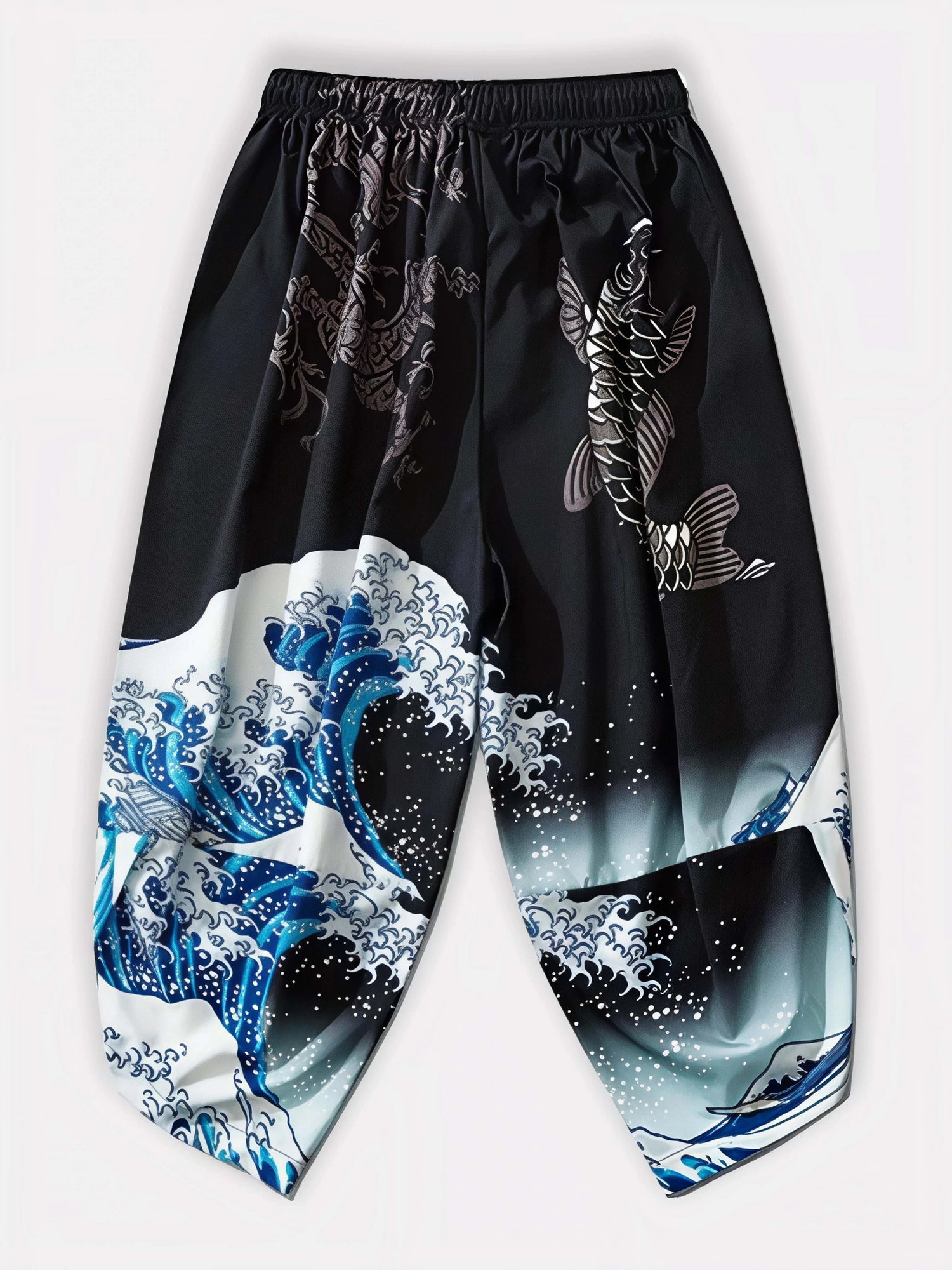 Vue arrière du pantalon harem japonais noir Koiwave avec motif vague et carpe, style streetwear japonais