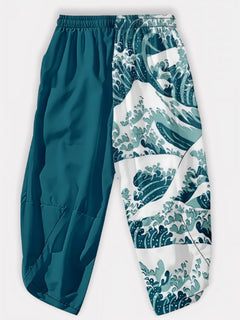 Vue arrière du pantalon japonais Élite Vagues en packshot, motif vague Hokusai et coupe ample bicolore.