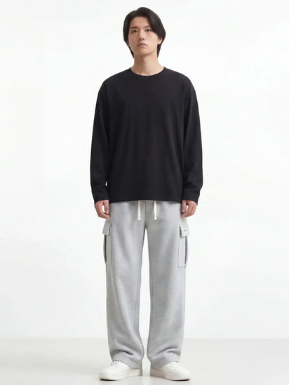Pantalon japonais homme Hikari gris porté en studio, coupe ample avec poches cargo