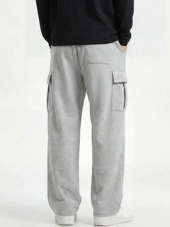 Pantalon japonais homme Hikari gris, vue arrière portée avec poches cargo latérales