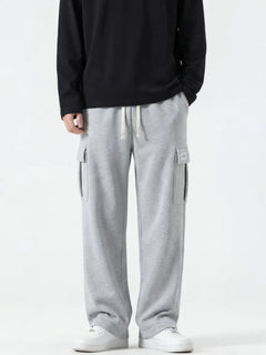 Pantalon japonais homme Hikari gris, vue de face portée avec poches cargo et coupe ample