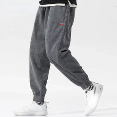 Pantalon japonais homme Kenji gris en velours côtelé, coupe ample décontractée et moderne, inspirée du style japonais contemporain.