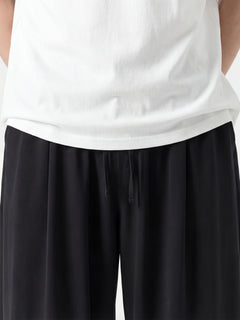 Détail de la taille du pantalon japonais homme Kurozen noir, coupe ample avec cordon de serrage et tissu fluide, style hakama moderne