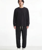 Pantalon japonais Kaito noir porte par un homme, fond blanc, jogger en coton style japonais