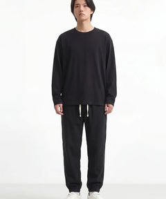 Pantalon japonais Kaito noir porte par un homme, fond blanc, jogger en coton style japonais
