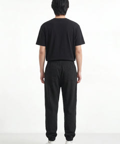 Pantalon japonais Kaito noir vue de dos, jogger homme fond blanc, poches arriere