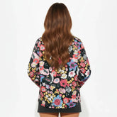 Veste kimono fleurie vintage Garden Eclipse vue de dos portée par un mannequin, motifs floraux colorés sur fond noir