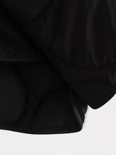 Détail du tissu matelassé noir de la veste kimono hivernale Winter Eclipse.